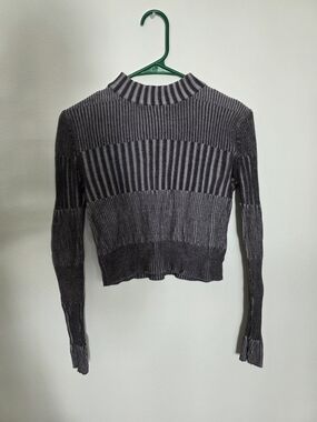 American Eagle Outfitters Striped Ribbed Crewneck Crop Sweater - Gray